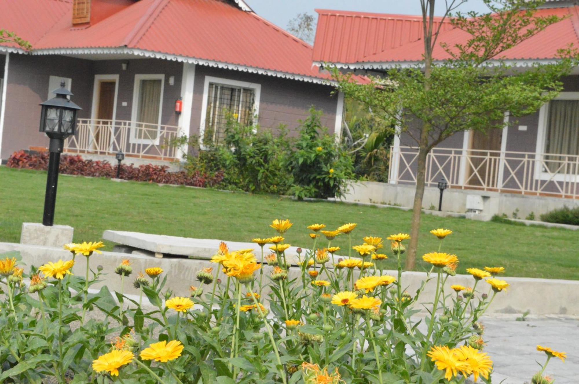 Vanbilas Family Tourism Chalsa Exterior photo